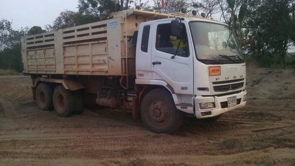 ขายด่วน  รถสิบล้อสองเพลาดั้มพ์  มิตซู  ปี  56   สภาพดีมาก  พร้อมใช้งาน