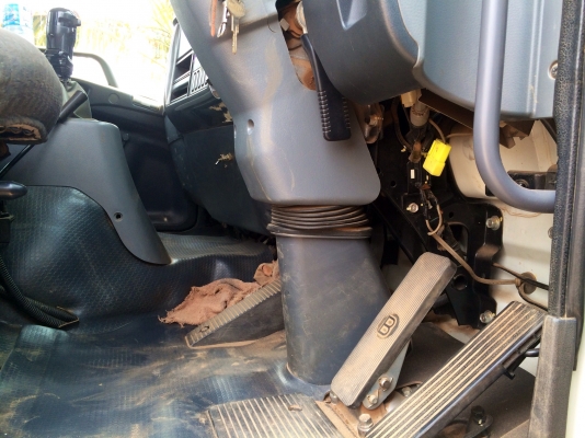 ขายด่วน  รถสิบล้อสองเพลาดั้มพ์  มิตซู  ปี  56   สภาพดีมาก  พร้อมใช้งาน