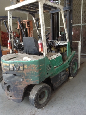 +++ ขายโฟล์คลิฟท์  T.C.M. FD20   (รถเก่าเก็บ ไม่ได้ใช้จอดทิ้งไว้  สภาพพร้อมใช้)  ขนาด  2  ตัน   เสา  6  เมตร  เครื่องยนต์ดีเซล C240 ISUZU   เกียร์ธรรมดา   ยางลม