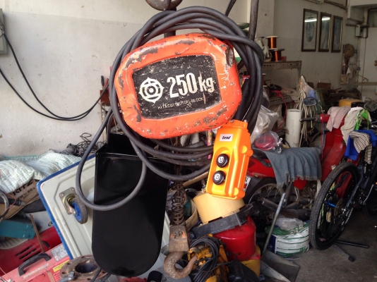 ขายรอกไฟฟ้า Hitachi 250kg. 380V สภาพสวยเดิมๆ เปลี่ยนรีโมท วิ่งนิ่ม พร้อมใช้งาน