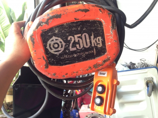 ขายรอกไฟฟ้า Hitachi 250kg. 380V สภาพสวยเดิมๆ เปลี่ยนรีโมท วิ่งนิ่ม พร้อมใช้งาน