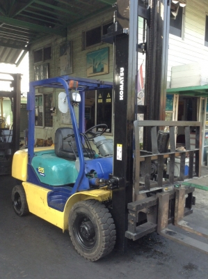 +++ ขายโฟล์คลิฟท์  KOMATSU FD25-12    ขนาด  2.5  ตัน  เครื่องยนต์ดีเซล  เสา  4  เมตร  ฮิ้งค์โฟล์ค   เกียร์ธรรมดา  งา 1,070  มม.  ยางตัน