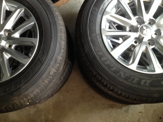 ล้อแม็ก new Triton ปาเจโร่ 17 พร้อมยาง Dunlop 245/65/17 ปี 15