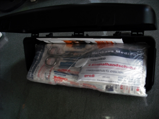 กล่องFirst Aid Kit BMW E46 Series 3 Made in Germany
