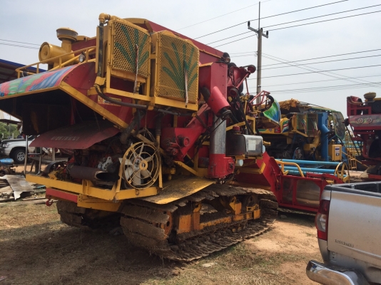 ขายรถเกี่ยวข้าวเกษตรรุ่นปล้ดหนี้เครื่อง 6HH1 210แรง ราคา 480000บาทครับ