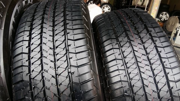 ขายล้อแม็กป้ายแดง dmax 18" ยางปี16 สนใจติดต่อ ตาเล็ก ล้อและยางครับ 081-3747940