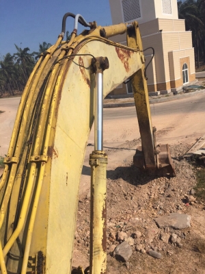 ขายแบคโฮ KOBELCO 200 /// ตามสภาพ พร้อมใช้งาน สนใจโทร 081-970-1072