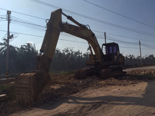ขายแบคโฮ KOBELCO 200 /// ตามสภาพ พร้อมใช้งาน สนใจโทร 081-970-1072 ขายแบคโฮ KOBELCO 200 /// ตามสภาพ พร้อมใช้งาน สนใจโทร 081-970-1072