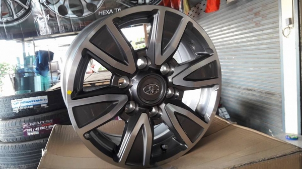 ขายล้อแม็กใหม่ Toyota hilux 11YM 15"  สนใจติดต่อ ตาเล็ก ล้อและยางครับ 081-3747940
