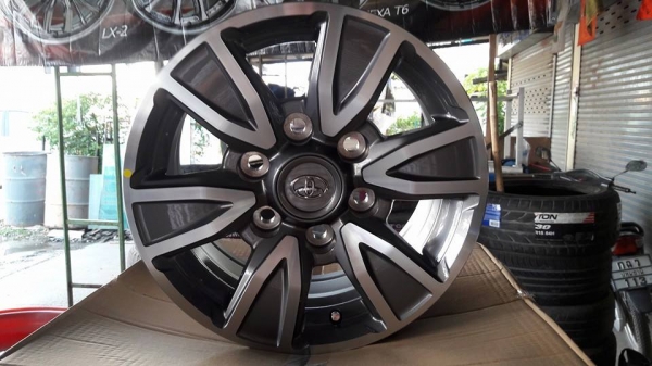 ขายล้อแม็กใหม่ Toyota hilux 11YM 15"  สนใจติดต่อ ตาเล็ก ล้อและยางครับ 081-3747940
