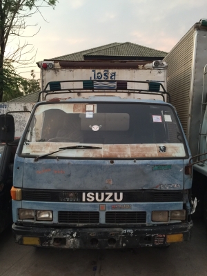 ขายรถบรรทุกisuzu 6ล้อ(ตู้เปียก)พร้อมโอน+ใช้งาน