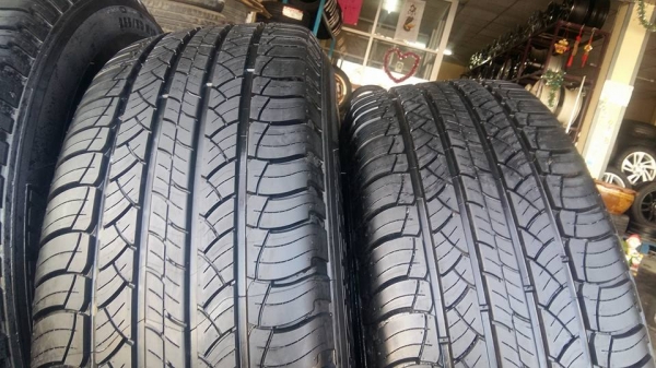 ขายล้อแม็กป้ายแดง new fortuner 18" ยางปี16  สนใจติดต่อ ตาเล็ก ล้อและยางครับ 081-3747940