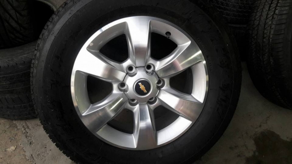 ขายล้อแม็กป้ายแดง chev trailblazer 18"  ยางปี15 สนใจติดต่อ ตาเล็ก ล้อและยางครับ 081-3747940
