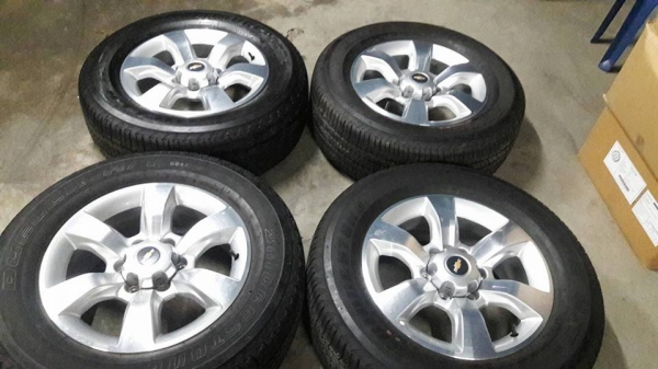 ขายล้อแม็กป้ายแดง chev trailblazer 18"  ยางปี15 สนใจติดต่อ ตาเล็ก ล้อและยางครับ 081-3747940