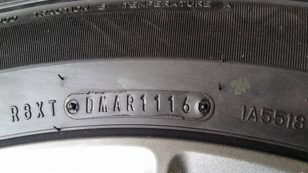 ขายล้อแม็กป้ายแดง new pajero 18" ยางปี16 สนใจติดต่อ ตาเล็ก ล้อและยางครับ 081-3747940