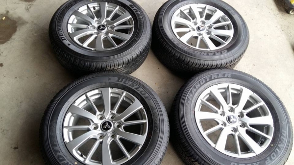 ขายล้อแม็กป้ายแดง new pajero 18" ยางปี16 สนใจติดต่อ ตาเล็ก ล้อและยางครับ 081-3747940