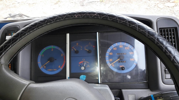 รถบรรทุก 6 ล้อ HINO ตู้ 10 บานข้าง เครื่อง 210 แรง ปี 45  ยาว 7.20 เมตร ราคา 650,000 บ.รถอยู่รังสิต