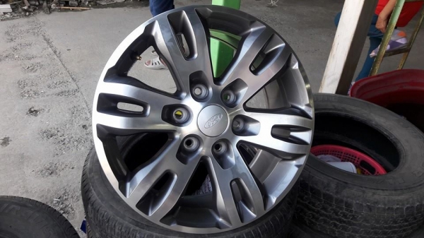 ขายล้อแม็กป้ายแดง new everest 18"   สนใจติดต่อ ตาเล็ก ล้อและยาง