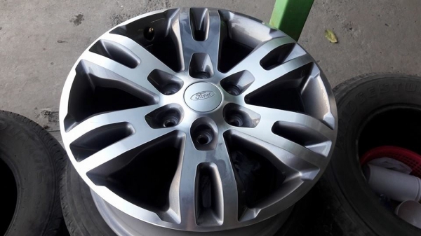 ขายล้อแม็กป้ายแดง new everest 18"   สนใจติดต่อ ตาเล็ก ล้อและยาง