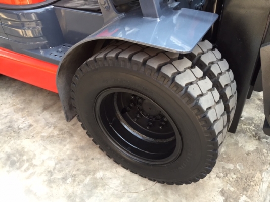 ขายรถโฟลคลิฟท์  TOYOTA 6FD25 ,เครื่องยนต์ดีเซล 2Z ,เสายกสูง 4.0 เมตร ,งาปรับเท-หง่ำหงอยได้ , ล้อหน้าคู่ , รถนำเข้าจากญี่ปุ่น 100\%