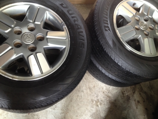 ขายล้อแม็กเดิม Vigo 15 6 รู พร้อมยางบริดโตน