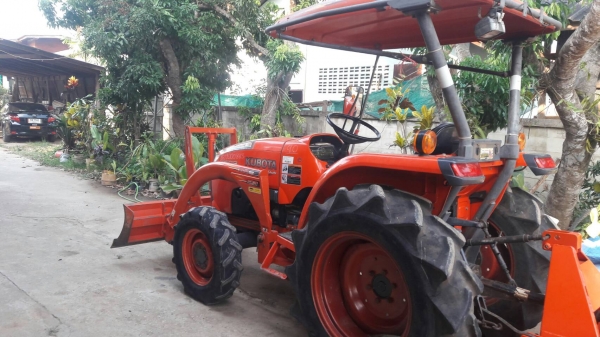 ขายรถไถ KUBOTA L3608 สภาพดีเดิมๆพร้อมใช้งาน อุปกรณ์ครบ 2 ชิ้นมีพร้อมดันหน้า และผานพรวน