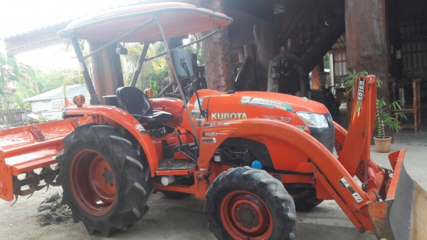 ขายรถไถ KUBOTA L3608 สภาพดีเดิมๆพร้อมใช้งาน อุปกรณ์ครบ 2 ชิ้นมีพร้อมดันหน้า และผานพรวน