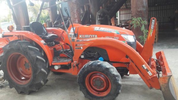 ขายรถไถ KUBOTA L3608 สภาพดีเดิมๆพร้อมใช้งาน อุปกรณ์ครบ 2 ชิ้นมีพร้อมดันหน้า และผานพรวน
