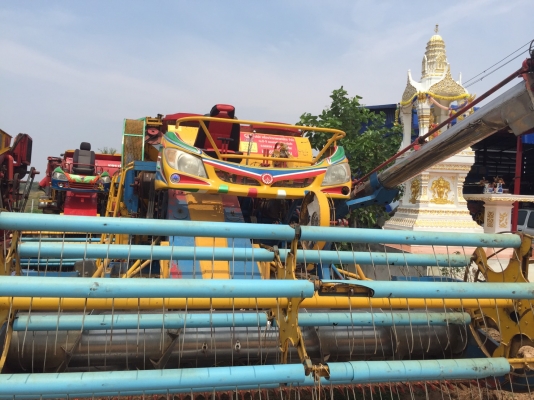 ขายรถเกี่ยวข้าวเกษตรรุ่นปล้ดหนี้เครื่อง HO8Cเทอร์โบว์240แรง ราคา 850000บาทครับ