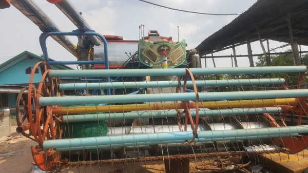 ขายรถเกี่ยวข้าว ส.ทวี เครื่องมิตซู 240 ปั๊มไดกิ้น22 ช่วงล่าง10 สภาพลงเกี่ยวทุกปี เครื่องแน่น สภาพพร้อมลุยงาน ขายรถเกี่ยวข้าว ส.ทวี เครื่องมิตซู 240 ปั๊มไดกิ้น22 ช่วงล่าง10 สภาพลงเกี่ยวทุกปี เครื่องแน่น สภาพพร้อมลุยงาน