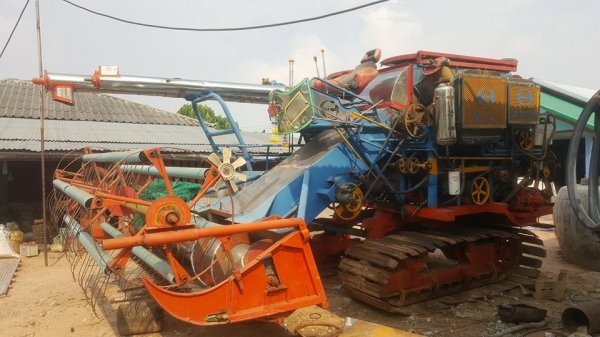 ขายรถเกี่ยวข้าว ส.ทวี เครื่องมิตซู 240 ปั๊มไดกิ้น22 ช่วงล่าง10 สภาพลงเกี่ยวทุกปี เครื่องแน่น สภาพพร้อมลุยงาน ขายรถเกี่ยวข้าว ส.ทวี เครื่องมิตซู 240 ปั๊มไดกิ้น22 ช่วงล่าง10 สภาพลงเกี่ยวทุกปี เครื่องแน่น สภาพพร้อมลุยงาน