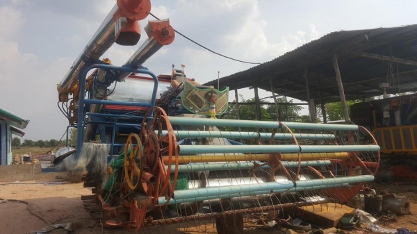 ขายรถเกี่ยวข้าว ส.ทวี เครื่องมิตซู 240 ปั๊มไดกิ้น22 ช่วงล่าง10 สภาพลงเกี่ยวทุกปี เครื่องแน่น สภาพพร้อมลุยงาน ขายรถเกี่ยวข้าว ส.ทวี เครื่องมิตซู 240 ปั๊มไดกิ้น22 ช่วงล่าง10 สภาพลงเกี่ยวทุกปี เครื่องแน่น สภาพพร้อมลุยงาน