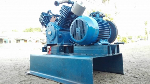 ** Sold ** หัวปั้มลมอังกฤษ ENGLAND มอเตอร์ BROOK 15 HP ไฟ 380V. นั่งแท่นรอสวมถัง หรือ จะเป่าบ่อบาดาลก็เหมาะมาเทสก่อนได้ครับ!!