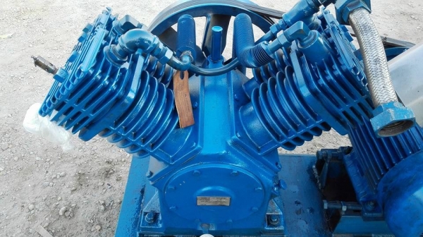 ** Sold ** หัวปั้มลมอังกฤษ ENGLAND มอเตอร์ BROOK 15 HP ไฟ 380V. นั่งแท่นรอสวมถัง หรือ จะเป่าบ่อบาดาลก็เหมาะมาเทสก่อนได้ครับ!!