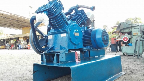 ** Sold ** หัวปั้มลมอังกฤษ ENGLAND มอเตอร์ BROOK 15 HP ไฟ 380V. นั่งแท่นรอสวมถัง หรือ จะเป่าบ่อบาดาลก็เหมาะมาเทสก่อนได้ครับ!!