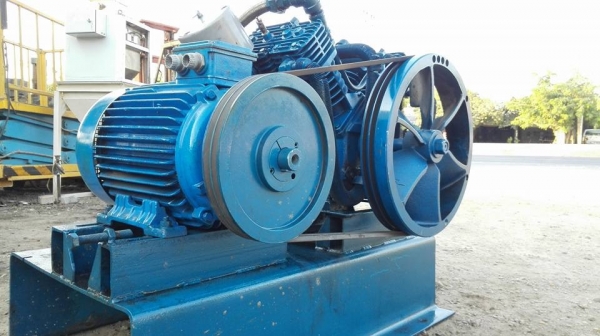 ** Sold ** หัวปั้มลมอังกฤษ ENGLAND มอเตอร์ BROOK 15 HP ไฟ 380V. นั่งแท่นรอสวมถัง หรือ จะเป่าบ่อบาดาลก็เหมาะมาเทสก่อนได้ครับ!!