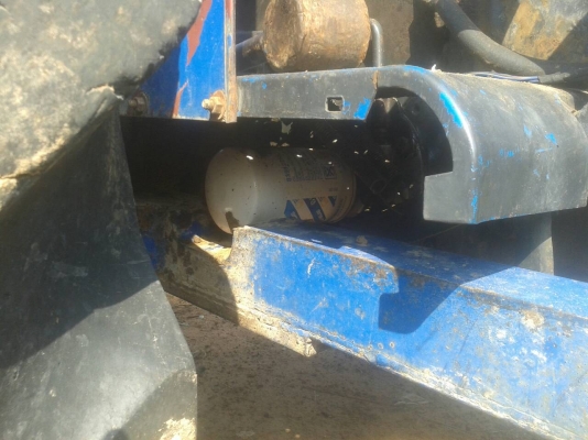 ขายด่วนรถไถ FROD 6610 สภาพสวยพร้อมใช้งาน เครื่องปั้มดี อุปกรณ์ 2 อย่าง ผาน7ดันหน้า เอกสารเล่มทะเบียน