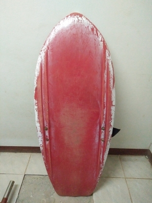 เวคบอร์ดแบบนั่งพร้อมอุปกรณ์ดึง