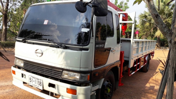 ขายรถบรรทุกหกล้อเครน HINO 195 FF3HPKA  เครน 3.5ตัน 3ปอก สนใจติดต่อจ่าอู้ด081-2995537
