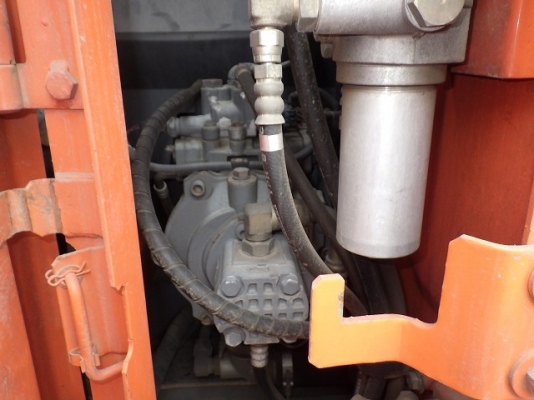 Hitachi ZX135 เก่าญี่ปุ่น ใบแทรค 70ซม.