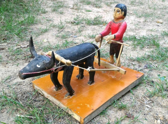 ของเล่นแกะไม้เก่าชิ้นใหญ่ ของตั้งโชว์ งานพื้นบ้านน่ารักแปลกๆ งานแฮนด์เมดแกะมือบ้านๆ สะสมงานเก่า