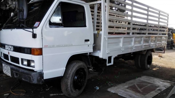 ขาย6ล้ออีซูซุ NPR115 ยาว5เมตร ปี35เกียร์สั้นแท้ แอร์เย็น ยางดี เครื่องฟิต เอกสารเล่มทะเบียนครบ