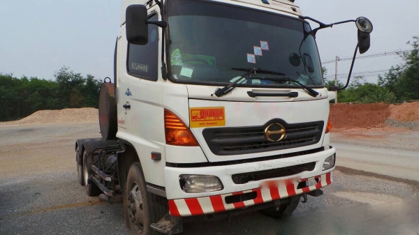 รถฮีโน่ 10 ล้อ หัวลาก  320 แรงม้า. ปี 49 - 50.   ( มี ขาย 6 หัว. )    สนใจติดต่อ  081 - 6079515