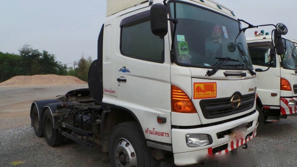 รถฮีโน่ 10 ล้อ หัวลาก  320 แรงม้า. ปี 49 - 50.   ( มี ขาย 6 หัว. )    สนใจติดต่อ  081 - 6079515