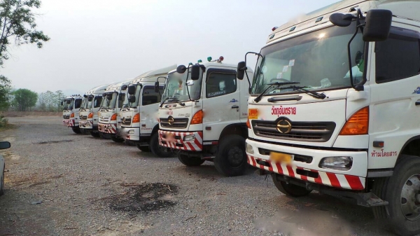 รถฮีโน่ 10 ล้อ หัวลาก  320 แรงม้า. ปี 49 - 50.   ( มี ขาย 6 หัว. )    สนใจติดต่อ  081 - 6079515