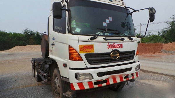 รถฮีโน่ 10 ล้อ หัวลาก  320 แรงม้า. ปี 49 - 50.   ( มี ขาย 6 หัว. )    สนใจติดต่อ  081 - 6079515