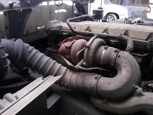 รถฮีโน่ 6 ล้อ ตู้แห้ง FG1J  220 แรงม้า. ปี 48.   ( รถวิ่ง 14x,xxx  กม. )     สนใจติดต่อ  081 - 6079515