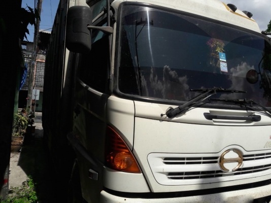 รถฮีโน่ 6 ล้อ ตู้แห้ง FG1J  220 แรงม้า. ปี 48.   ( รถวิ่ง 14x,xxx  กม. )     สนใจติดต่อ  081 - 6079515