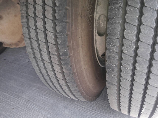 รถฮีโน่ 6 ล้อ ตู้แห้ง FG1J  220 แรงม้า. ปี 48.   ( รถวิ่ง 14x,xxx  กม. )     สนใจติดต่อ  081 - 6079515