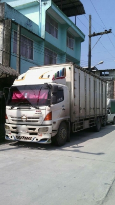 รถฮีโน่ 6 ล้อ ตู้แห้ง FG1J  220 แรงม้า. ปี 48.   ( รถวิ่ง 14x,xxx  กม. )     สนใจติดต่อ  081 - 6079515